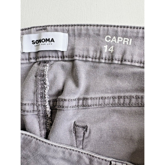 Sonoma women's Stretch Grey Jean Capris sz 14 - Picture 2 of 4